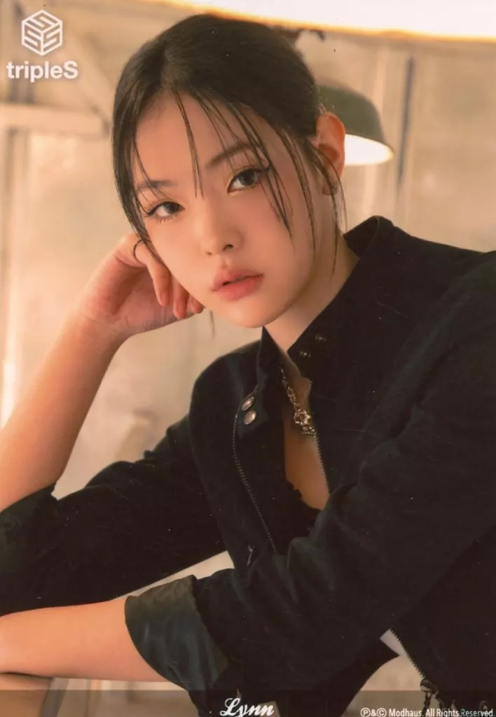 tripleS リン　サインポラ Official photo (female) / idol / tripLEs TripleS