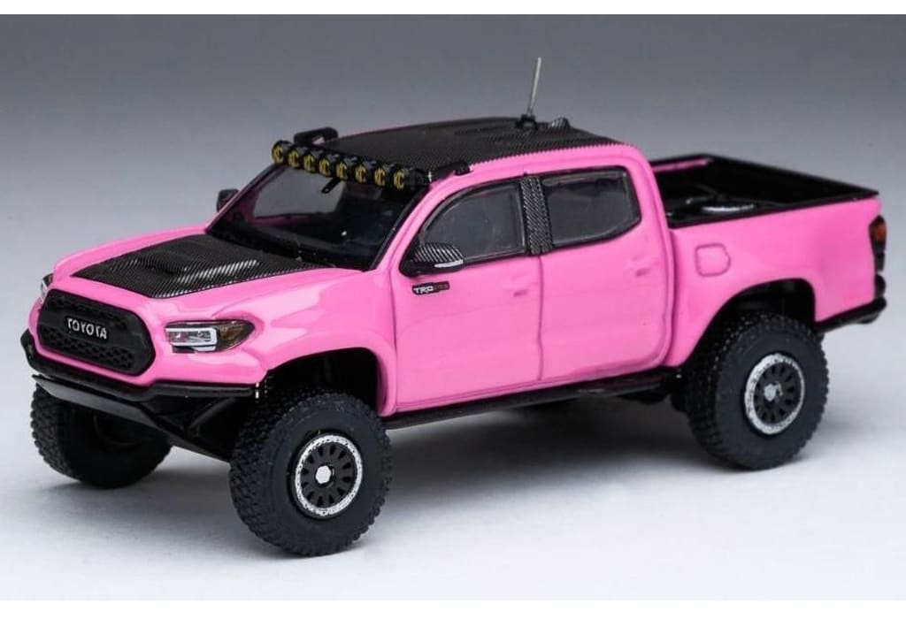 トヨタ・タコマ・プレランナー PUGZ TRD ワイドボディ