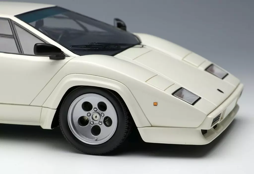 1/18 Lamborghini Countach LP5000S 1982 with Rear Wing (Pearl White x ...