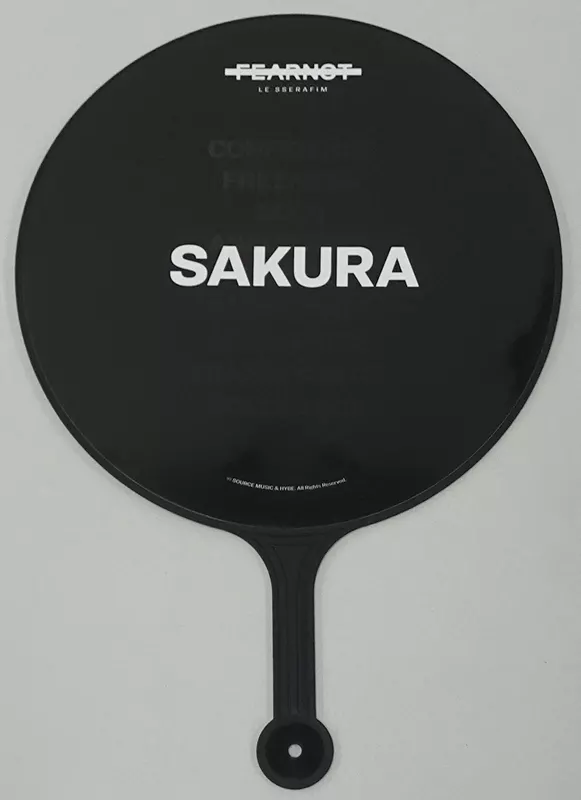 【新品未開封】LE SSERAFIM FEARNADA うちわ　サクラ　ペンミ ルセラ LE SSERAFIM FEARNADA 2024 うちわ サクラ - メルカリ