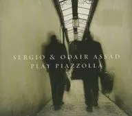 Sergio ＆ Odair Assad / SERGIO ＆ ODAIR ASSAD PLAY PIAZZOLLA[輸入盤]