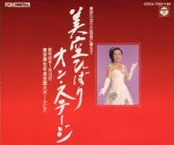 Hibari Misora / Hibari Misora en el tercer aniversario de la muerte, Hibari Misora en el escenario ~ en el Gran Salón del Centro de Pensiones de Empleados de Tokio ~