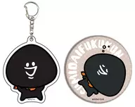 01. Charcoal Daifuku-kun acrylic key holder & metal badge set "Charcoal Daifuku-kun"