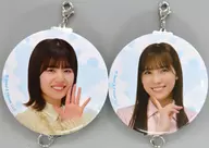 A set of 2 Can Charms Connected by Yoshihana Matsuda and Mari Morimoto "KUJI Tschato-Hi Mukozaka 46 KUJI" A set of 2 Can Charms Connected Award