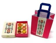 "Gift Mascot with Paper Bag" with 5 Cupcakes