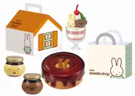 8.ギフトにどうぞ 「miffy sweets shop」