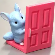 扉から…チラッ 「チンチラチラリズム～みーっけ!～」