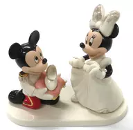 Mickey & Minnie (Minnie Prince Charming) "Disney" Disney Showcase Collection Pottery Figures