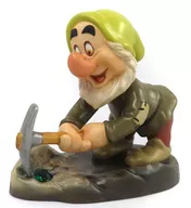 WDCC To Get Rich Quick Sneezy Snow White & the Seven Dwarfs "Branca de Neve" WALT Disney Classic Collection, Finished Painted Product, Disney Store Limited