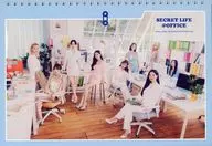 [単品] TWICE 2023年卓上カレンダー 「TWICE JAPAN SEASON’S GREETINGS 2023 “SECRET LIFE ＠OFFICE”」 同梱品