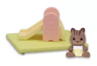 4. Garden (Kuruma) "Sylvanian Families Kazareru Baby House and Garden"