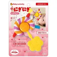 Baby curiosity 自分でラトル
