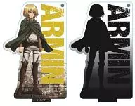Armin Standing Acrílico Key Holder "Ataque a los Titanes"