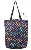 "Splatoon" é um saco de tote com um distintivo de lata.