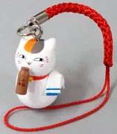 "Natsume Yujin-Cho Nyanko-sensei Bururi Nyanko-sensei Sento Collection" con café con leche en una mano
