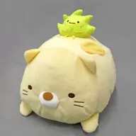 猫俯卧Nico和一绪毛绒玩偶BIG