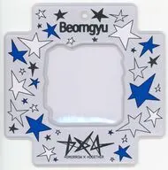 3. フォトシールケース 「TOMORROW X TOGETHER ビジュアルシール入りフォトケース」