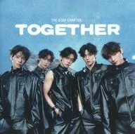 12. ビジュアルスクエアフォトシール 「TOMORROW X TOGETHER ビジュアルシール入りフォトケース」