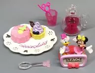 4. Plato especial de postre "Minnie & Daisy Pretty Café"