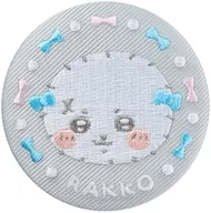 6.ラッコ 「ちいかわ 刺繍缶バッジビスケット2」