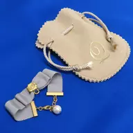 ライトグレー エラベルブレス 「Q-pot.」