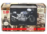 1/32 Ducati 900 SS 1975 (plateado)