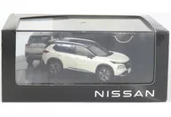 1/43 NISSAN X-TRAIL(ブリリアントホワイトパール×スーパーブラック) 日産特注 [KWAM002206]
