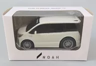 トヨタ ノア(ホワイト) プルバックカー