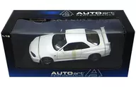 1/18 NISSAN SKYLINE R34 GTR 1999 (blanco) "PERFORMANCE" [77303]