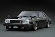 1/18 Nissan Skyline 2000 Turbo GT-ES C211 (preto) [IG3474]