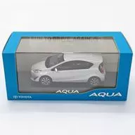 1/30 TOYOTA AQUA 後期(シルバーメタリック) ディーラー配布品 [3-1F7]