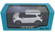 1/30 TOYOTA RAIZE (White Pearl brillante) Modelo de visualización para muestras de color [W25]