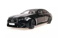 1/18 BMW M5 - 2024 (preto metálico) "MINICHAMPS" [110023801]