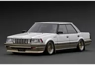1/18 Toyota Crown 3.0 Royal Salon G (120) (Pearl White x Gold) [IG3826]