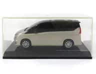 1/24 日産 セレナ(カシミヤグレージュ×インペリアルアンバー) カラーサンプル用ディスプレイモデル