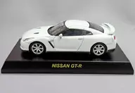 1/64 NISSAN GT-R (branco) "Nissan Skyline GT-R Mini-Car Collection"