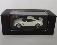 1/64 NISSAN GT-R R35#QX1 (branco) "NISSAN MODEL CAR COLLECTION" [KWAM003002]