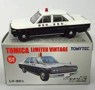 1/64 LV-32b Nissan Cedric Patrol Car Kanagawa Prefectural Police (Black x White) "Tomica Limited Vintage" [222033]