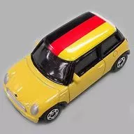 1/57 Mini Cooper (amarillo líquido x bandera nacional alemana) "Tomica Demarquía x Mini Cooper Selection"