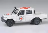 1/64 Toyota Land Cruiser Double Cab Pickup LC79 2014 Cruz Roja LHD [PA 55683]