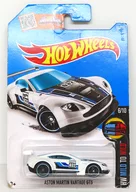 1/64 ASTON MARTIN VANTAGE GT3 #032 (blanco x negro x azul) "Hot Wheels HW MID TO WILD" [DHP86]