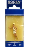 1/43 FEMME LEGERE QUI FAIT DU STOP -ヒッチハイクをする女性- [PP2512]