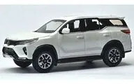 1/64 トヨタ フォーチュナー Qグレード 2023 RHD(プラチナホワイトパール) [PB65728]