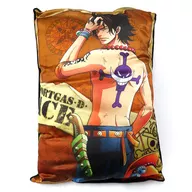 C. Ace & Marco (Família de Eihutsu) NEO☆ ZABUTON "ONE PIECE" Mugiwara Store limited