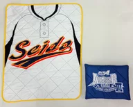 附制服图案盒子的毯子