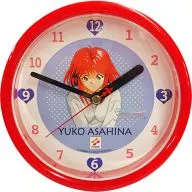 Asahina Yuuko (vermelho) e o relógio de parede "Tokimeki Memorial"