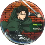 "Ataque a los Titanes ×NewDays metal badge" por Levi Ackerman.