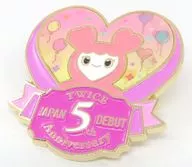 Momo TWICE LOVELYS Lenticular Pin Badge MOVELY "TWICE JAPAN DEBUT 5 th Anniversary Goods"
