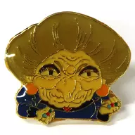 坐着的胸针有很多吉卜力千和千寻的神隐