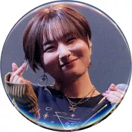 Miyu Tomita metal badge B "Miyu Tomita 2nd LIVE ～ Fizzy Night ～ Opening Memorial Ruffle (KUJI)" 4th prize